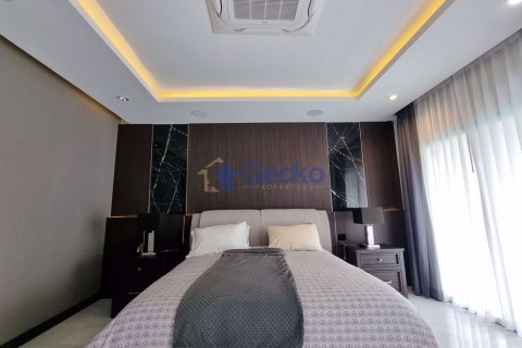 House in Pattaya, Thailand 5 bedrooms № 196721 - photo 28