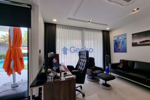House in Pattaya, Thailand 5 bedrooms № 196721 - photo 26