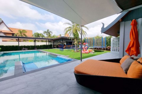House in Pattaya, Thailand 5 bedrooms № 196721 - photo 5