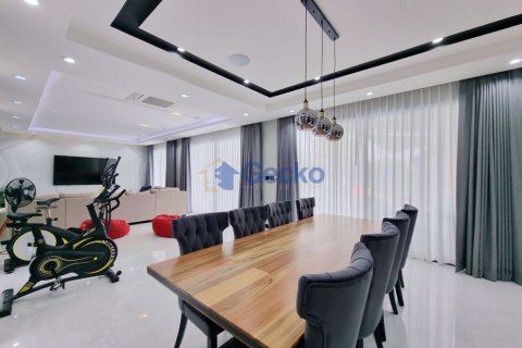 House in Pattaya, Thailand 5 bedrooms № 196721 - photo 16