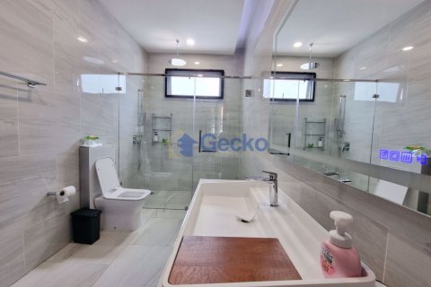 House in Pattaya, Thailand 5 bedrooms № 196721 - photo 23