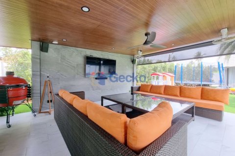 House in Pattaya, Thailand 5 bedrooms № 196721 - photo 6
