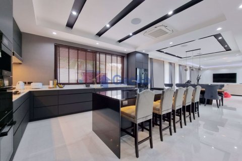 House in Pattaya, Thailand 5 bedrooms № 196721 - photo 15