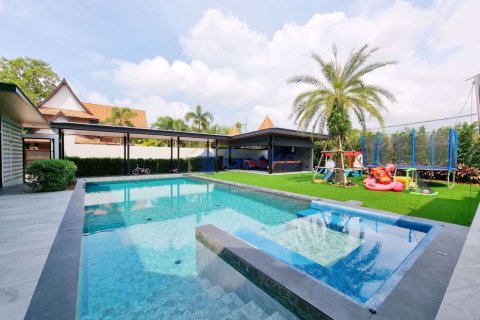 House in Pattaya, Thailand 5 bedrooms № 196721 - photo 4