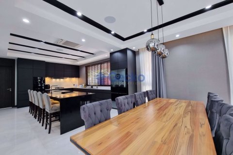 House in Pattaya, Thailand 5 bedrooms № 196721 - photo 17