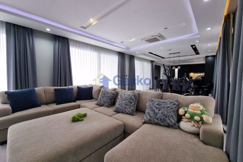 House in Pattaya, Thailand 5 bedrooms № 196721 - photo 22
