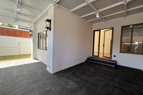 Villa in Pattaya, Thailand 3 bedrooms № 159880 - photo 2