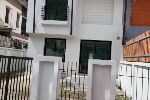Townhouse in Kathu, Thailand 3 bedrooms № 145182 - photo 2