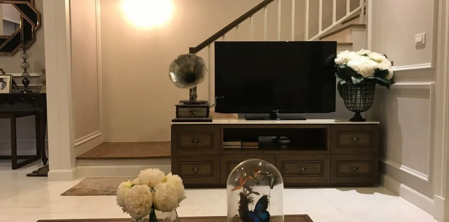 House in Watthana, Bangkok, Thailand 4 bedrooms № 145184