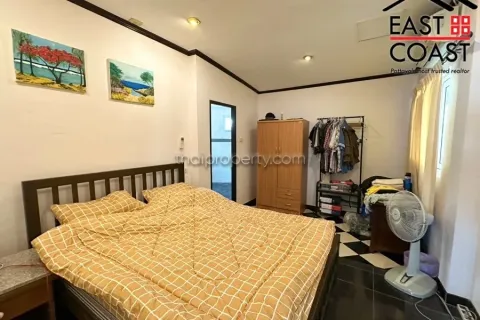 Casa de 5 dormitorios en Jomtien Beach, Pattaya, Tailandia № 213726 - foto 11