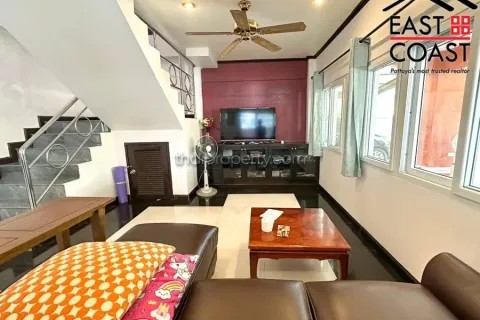 Casa de 5 dormitorios en Jomtien Beach, Pattaya, Tailandia № 213726 - foto 2