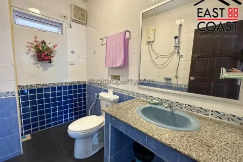 Casa de 5 dormitorios en Jomtien Beach, Pattaya, Tailandia № 213726 - foto 9