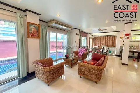Casa de 5 dormitorios en Jomtien Beach, Pattaya, Tailandia № 213726 - foto 3