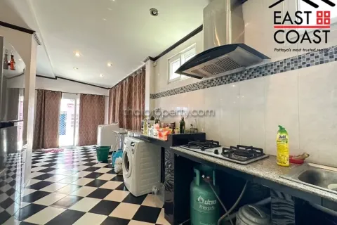 Casa de 5 dormitorios en Jomtien Beach, Pattaya, Tailandia № 213726 - foto 7
