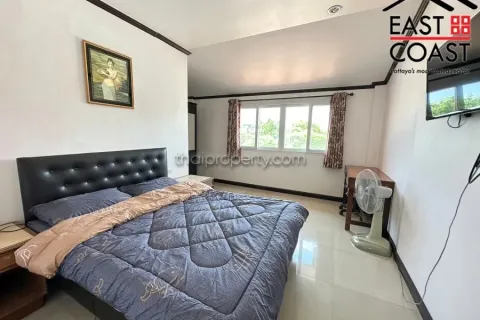 Casa de 5 dormitorios en Jomtien Beach, Pattaya, Tailandia № 213726 - foto 17