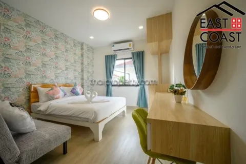 Casa de 6 dormitorios en Jomtien Beach, Pattaya, Tailandia № 213725 - foto 23