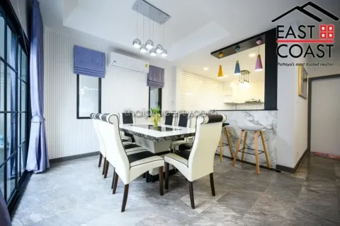 Casa de 6 dormitorios en Jomtien Beach, Pattaya, Tailandia № 213725 - foto 9