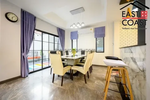 Casa de 6 dormitorios en Jomtien Beach, Pattaya, Tailandia № 213725 - foto 8