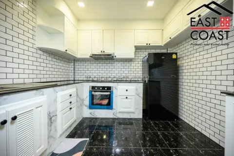 Casa de 6 dormitorios en Jomtien Beach, Pattaya, Tailandia № 213725 - foto 13