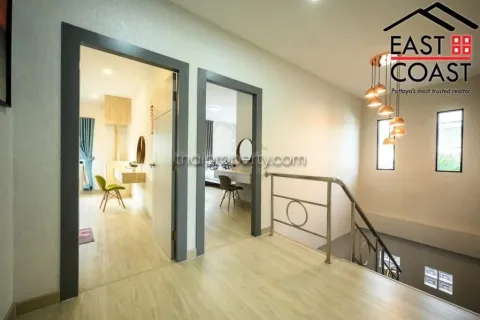 Casa de 6 dormitorios en Jomtien Beach, Pattaya, Tailandia № 213725 - foto 16