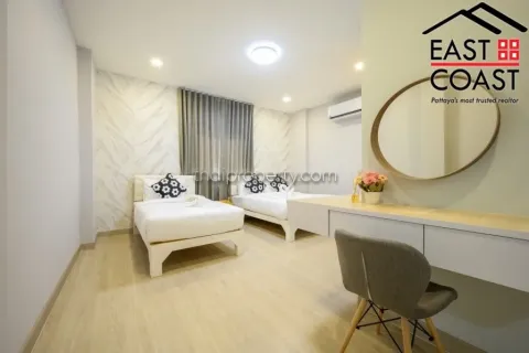 Casa de 6 dormitorios en Jomtien Beach, Pattaya, Tailandia № 213725 - foto 17