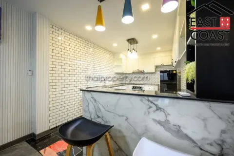 Casa de 6 dormitorios en Jomtien Beach, Pattaya, Tailandia № 213725 - foto 11