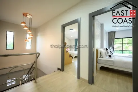 Casa de 6 dormitorios en Jomtien Beach, Pattaya, Tailandia № 213725 - foto 15