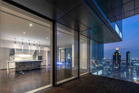 Condo in Bangkok, Thailand, 2 bedrooms  № 180874 - photo 4