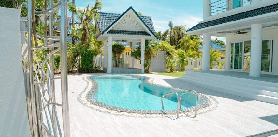 Villa in Rawai, Thailand 3 bedrooms № 179651
