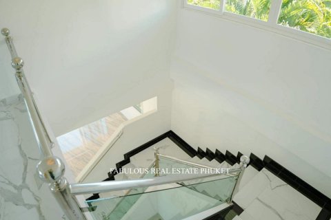 Villa in Rawai, Thailand 3 bedrooms № 179651 - photo 11