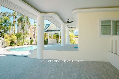 Villa in Rawai, Thailand 3 bedrooms № 179651 - photo 12