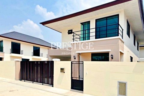House in Pattaya, Thailand 3 bedrooms № 198574