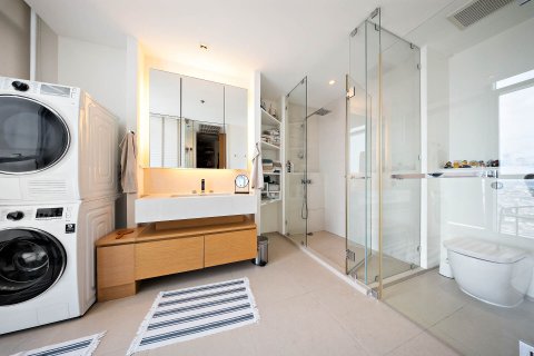 Condo in Khlong San, Bangkok, Thailand, 3 bedrooms  № 136663 - photo 20