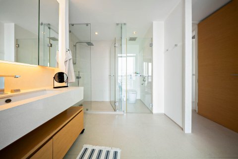 Condo in Khlong San, Bangkok, Thailand, 3 bedrooms  № 136663 - photo 21