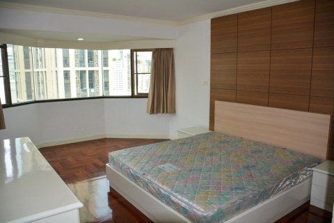 Condo in Watthana, Bangkok, Thailand, 2 bedrooms  № 160615 - photo 14