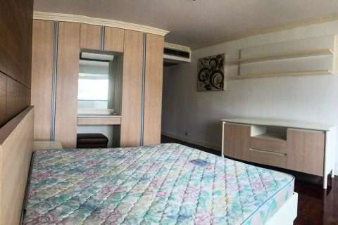 Condo in Watthana, Bangkok, Thailand, 2 bedrooms  № 160615 - photo 12