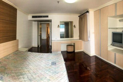 Condo in Watthana, Bangkok, Thailand, 2 bedrooms  № 160615 - photo 13