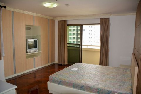 Condo in Watthana, Bangkok, Thailand, 2 bedrooms  № 160615 - photo 10