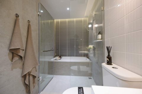 Condo in Bangkok, Thailand, 2 bedrooms  № 166609 - photo 12