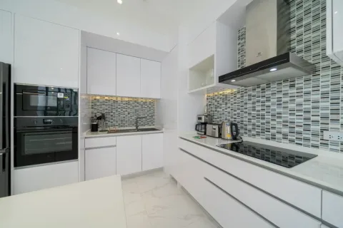 Casa de 3 dormitorios en Bang Tao, Tailandia № 233475 - foto 9