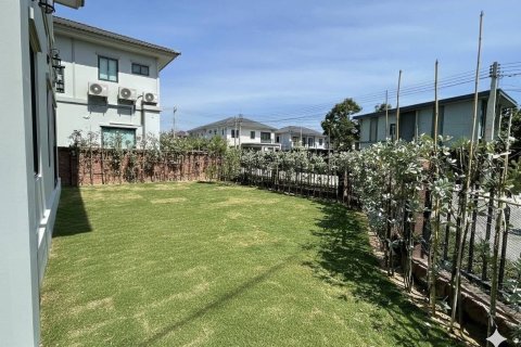 House in Samut Prakan, Thailand 3 bedrooms № 161750 - photo 6