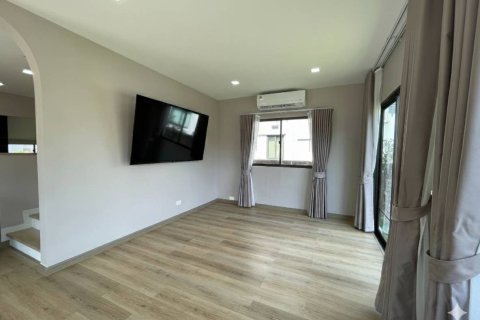 House in Samut Prakan, Thailand 3 bedrooms № 161750 - photo 4
