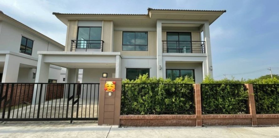 House in Samut Prakan, Thailand 3 bedrooms № 161750