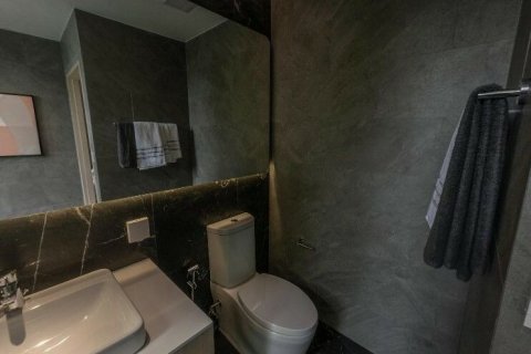 Condo in Phra Khanong, Bangkok, Thailand, 3 bedrooms  № 160935 - photo 6