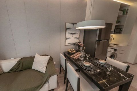 Condo in Phra Khanong, Bangkok, Thailand, 3 bedrooms  № 160935
