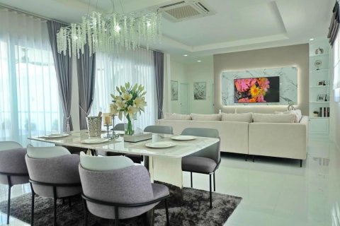 Villa in Pattaya, Thailand 3 bedrooms № 160937 - photo 7