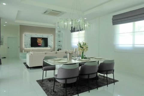Villa in Pattaya, Thailand 3 bedrooms № 160937 - photo 2