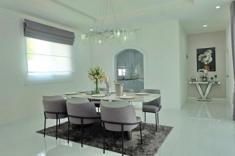 Villa in Pattaya, Thailand 3 bedrooms № 160937 - photo 18