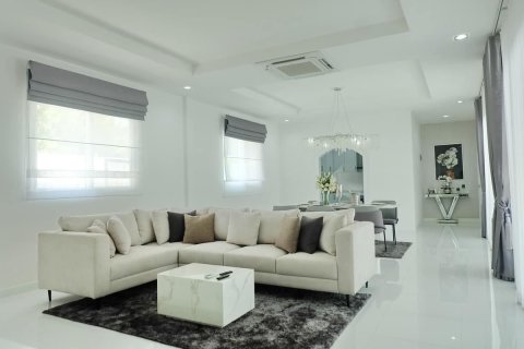Villa in Pattaya, Thailand 3 bedrooms № 160937 - photo 11