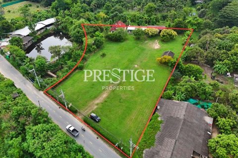 Land in Pattaya, Thailand 4800 sq.m. № 197955 - photo 4